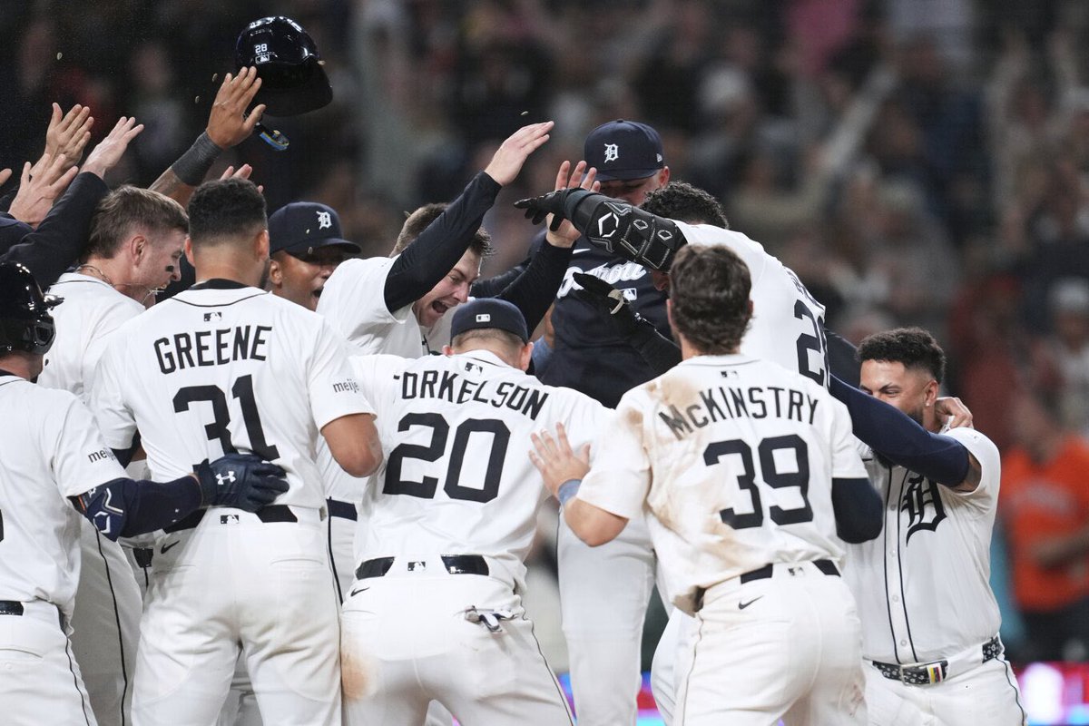 LarryLage's tweet image. Javier Baez hits a pair of 3-run HRs, including one in 11th, to lift Tigers to 10-9 win over Red Sox apnews.com/article/red-so…