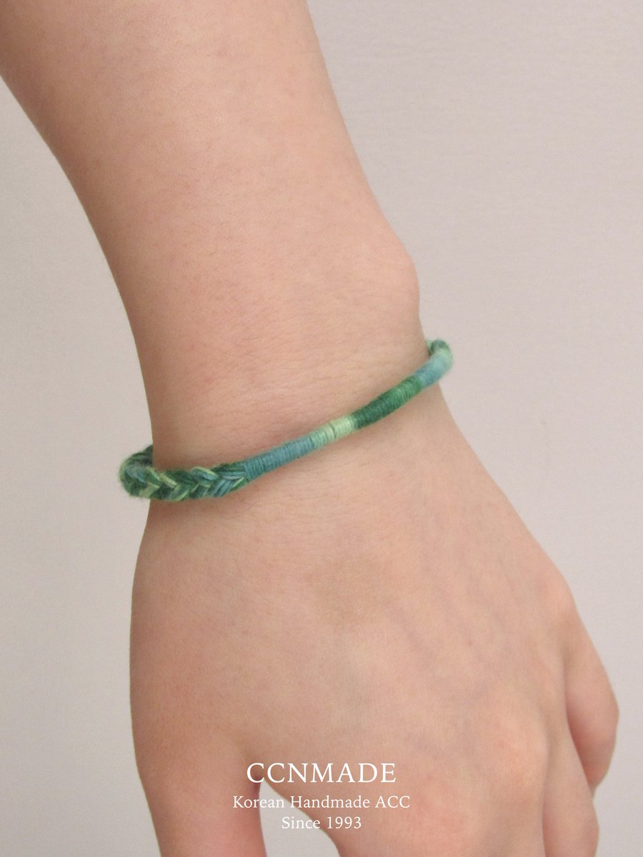 ccnmade's tweet image. NEW ARRIVAL
BBOKBBOKI BRACELET
최창남메이드의 독보적인 색감과 감성이 담긴 뽁뽁이 팔찌는 손목에 맞게 간편하게 착용할 수 있도록 특별 제작된 브라스 뽁뽁이 클로징을 사용했습니다.
ccnmade.co.kr
#CCNMADE #최창남메이드 #실팔찌