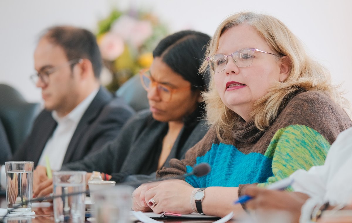 En el espacio, abordamos medidas para avanzar en la prevención del reclutamiento, uso, utilización y violencia sexual (RUUVS) contra niñas, niños y adolescentes étnicos en áreas críticas identificadas por la Defensoría del Pueblo en sus alertas tempranas.