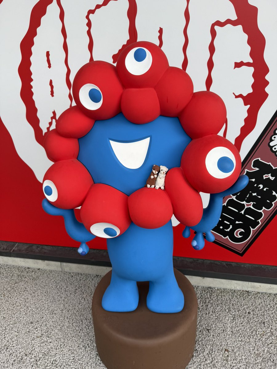 BVJWebDept's tweet image. さてさて、本日はお客様に撮らせていただいたお写真などをご紹介します🙇
フェレ痛バ&お財布、去年に続いてフェレカー👏😍🔥
今回撮り逃してしまったのが結構あるんですが、相変わらずみなさま愛が溢れてて幸せ空間でした💓
そして、マスコット達はせっかくだからと万博も少し覗いてきたみたい👀…