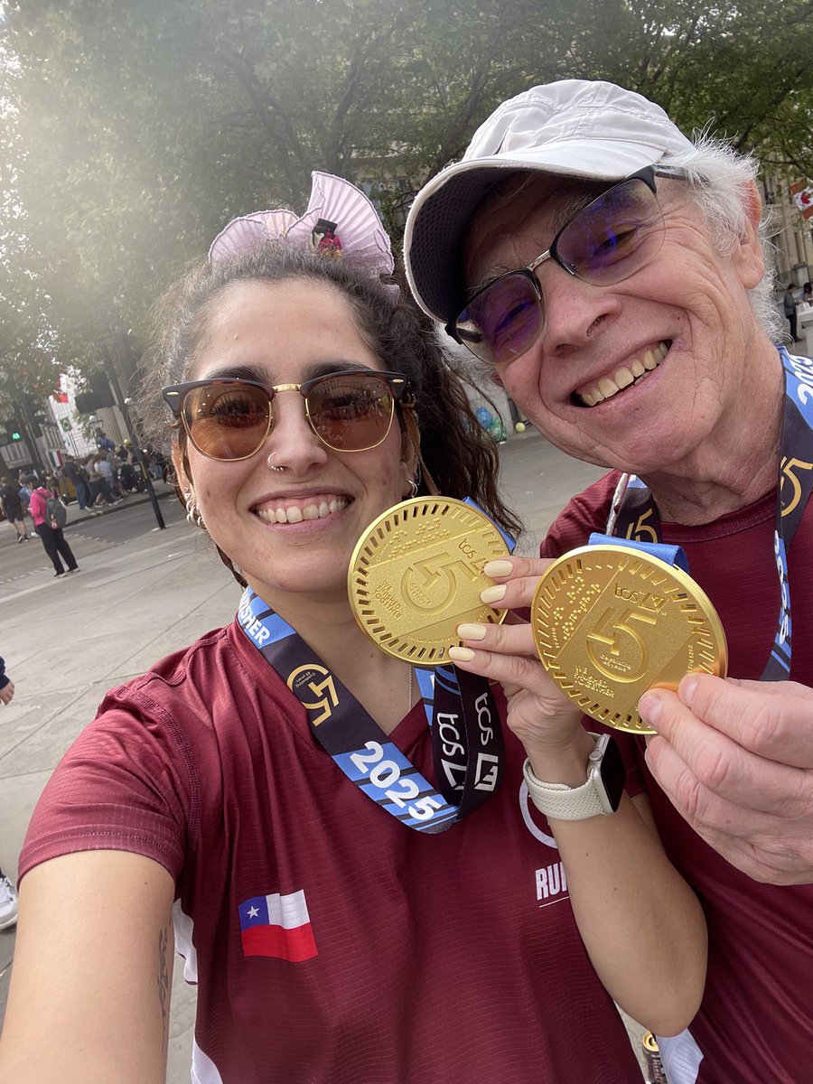 RunClubCL's tweet image. ¡Orgullo total en Run Club!
El 27 de abril, 3 de los nuestros completaron el Maratón de Londres, una de las carreras más emblemáticas.
¡Felicitaciones por ese logro!
Y esta semana se viene @maratonsantiago 
Toda nuestra fuerza y buena vibra a quienes van por los 10, 21  y 42K🏅💪