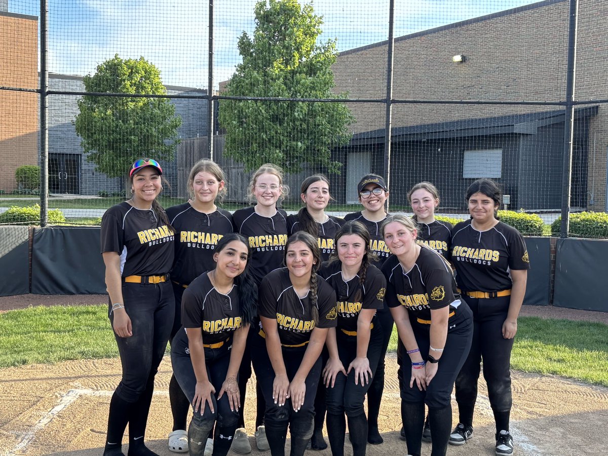 gobulldogs_SB (@gobulldogs_sb) on Twitter photo Congrats to JV on their exciting come from behind, 10-9 W vs the talented E.P! L.Watson (WP) & A.Fuentes split the mound duty. The Bulldogs cracked out 12 hits, including M.Synder HRπ£ & L.Kruse 2B/3RBI!πΎπ₯π #keepitrolling <a href="/BulldogsHLR/">Richards High School</a> <a href="/BulldogsHLR/">Richards High School</a> Congrats to JV on their exciting come from behind, 10-9 W vs the talented E.P! L.Watson (WP) & A.Fuentes split the mound duty. The Bulldogs cracked out 12 hits, including M.Synder HRπ£ & L.Kruse 2B/3RBI!πΎπ₯π #keepitrolling <a href="/BulldogsHLR/">Richards High School</a> <a href="/BulldogsHLR/">Richards High School</a>
