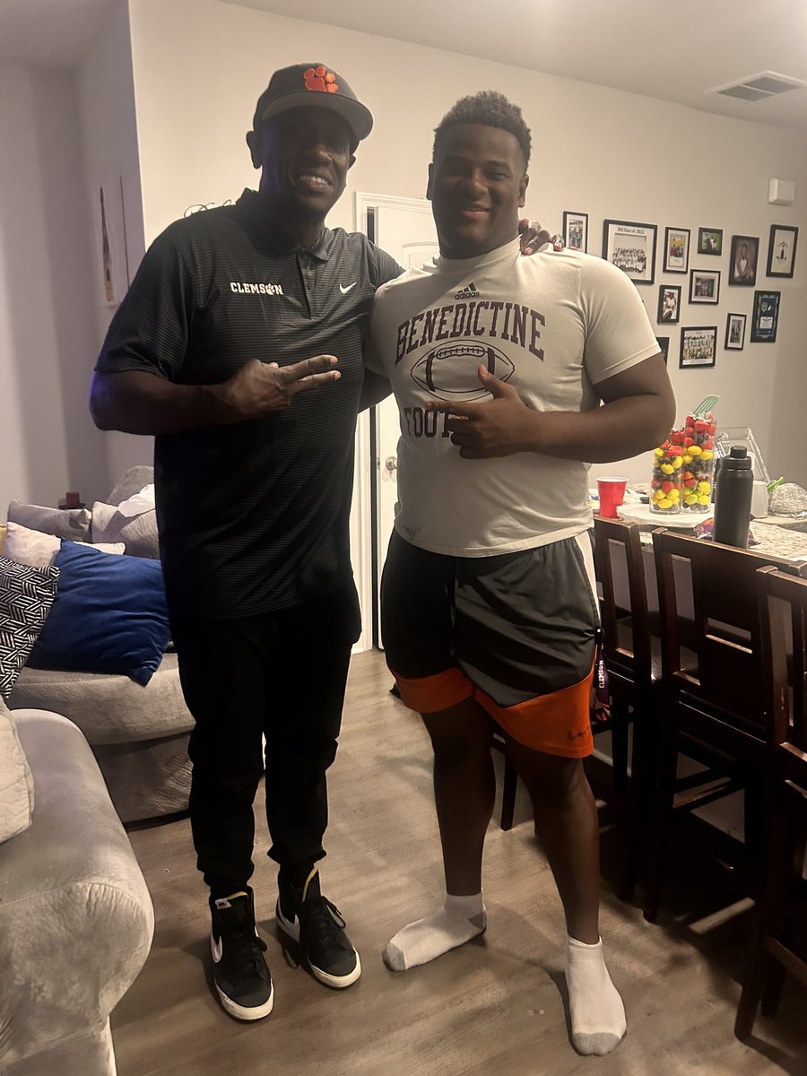 Glad to have my tiger family back at my house🐅 <a href="/CoachEason1/">Coach Nick Eason</a> <a href="/ClemsonFB/">Clemson Football</a>