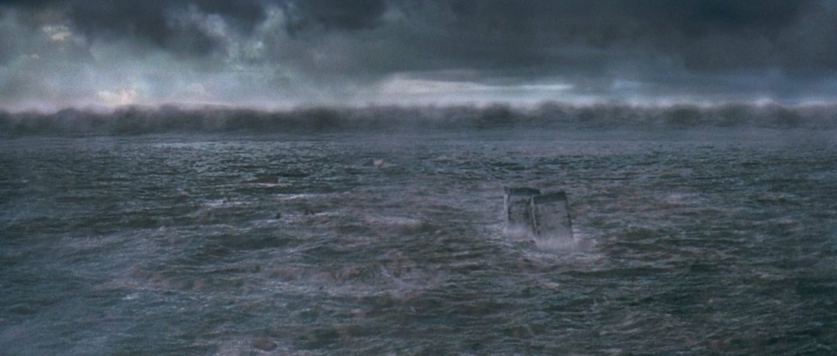 youretallpod's tweet image. Deep Impact (1998) bravely predicated that, in the event of a world-shattering comet impact, the only NYC skyscrapers that would withstand such a cataclysmic event would be the twin towers. Peak end of history brain at play with this script.