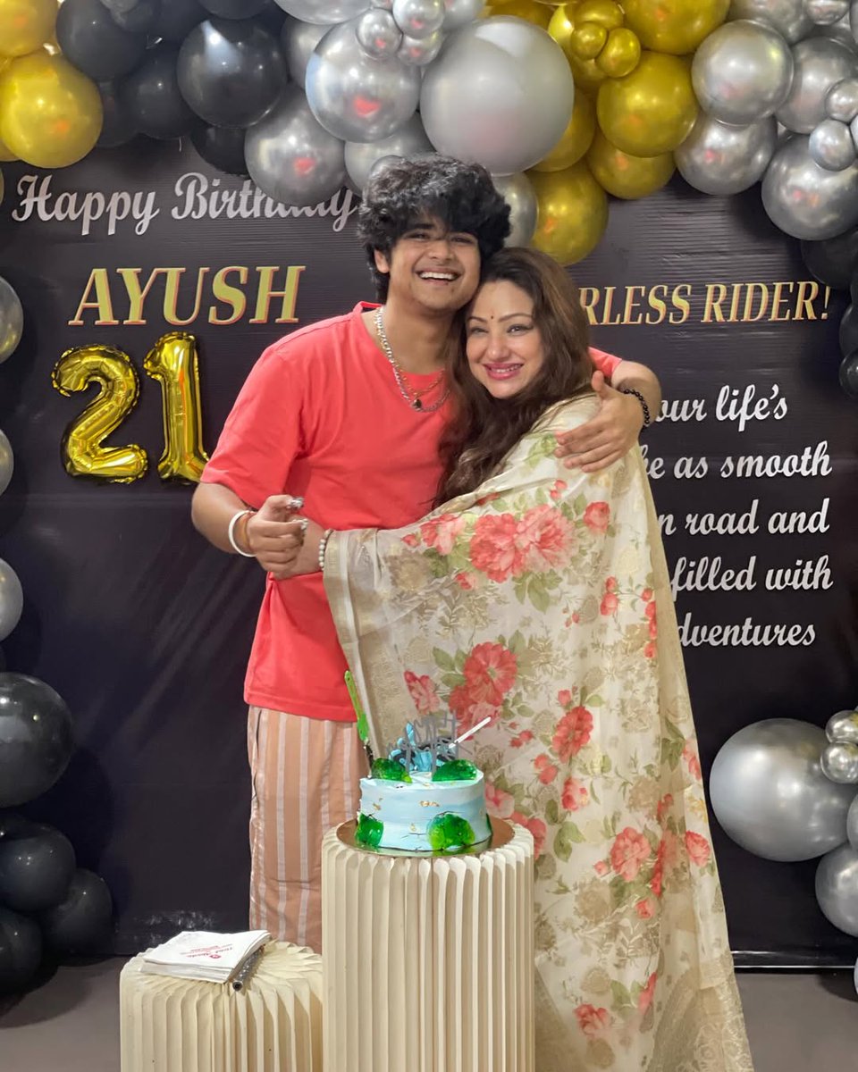 Chetan Nadiger (@chetannadiger) on Twitter photo Upendra's son Ayush to make his Sandalwood debut soon
Script Pooja held in Mantralaya recently on the occasion of Ayush's birthday
<a href="/KannadaScreens/">Kannada Screens</a> <a href="/priyankauppi/">Priyanka Upendra</a> <a href="/priyankauppi/">Priyanka Upendra</a>
#kannadascreens #sandalwood #AyushUpendra #Upendra #PriyankaUpendra #SandalwoodDebut #Mantralaya Upendra's son Ayush to make his Sandalwood debut soon
Script Pooja held in Mantralaya recently on the occasion of Ayush's birthday
<a href="/KannadaScreens/">Kannada Screens</a> <a href="/priyankauppi/">Priyanka Upendra</a> <a href="/priyankauppi/">Priyanka Upendra</a>
#kannadascreens #sandalwood #AyushUpendra #Upendra #PriyankaUpendra #SandalwoodDebut #Mantralaya