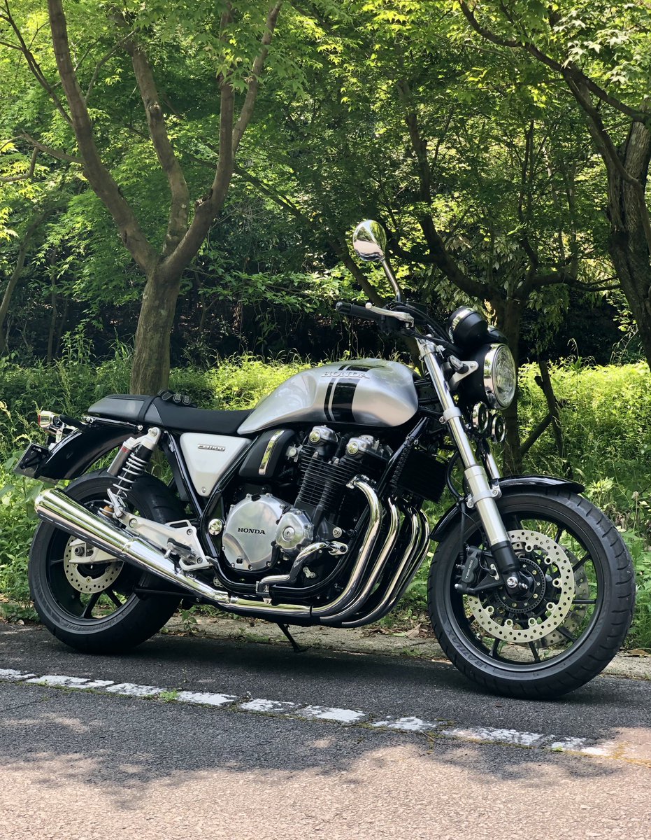 Fukulou318's tweet photo. #WheelWednesday

ホント
久しぶりのRIDEとは言え
右に左に…😅
( ウィンカーの消し忘れ😋

アレッ💦エンジンかかんない…
( サイドスタンドの しまい忘れ🤭

でも やっぱり
楽しいぃ～😙ヒャッハー✨💕🥳
…自撮りムズイですっ🤭

 #振替休日
 #cb1100rs
 #ForestRun
 #バイクに乗ることを誇りに思う https://t.co/3mWWiNQSkF