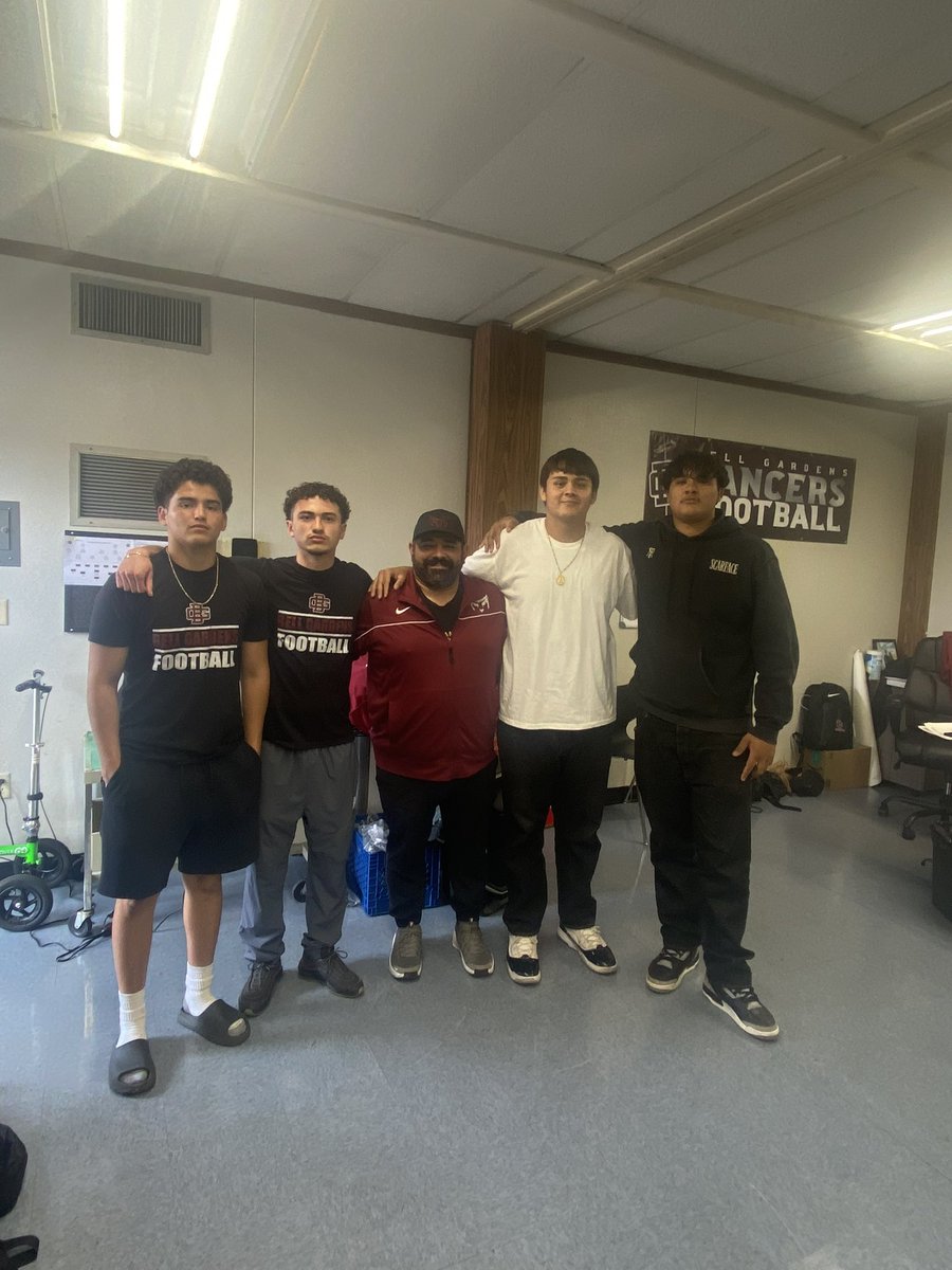 Coach Chris Griego (@chrisgriego8) on Twitter photo Great visit with Willamette University QB Coach Gonzalez visiting our BG student athletes. <a href="/CoachPgonz/">Peter Gonzalez</a> Great visit with Willamette University QB Coach Gonzalez visiting our BG student athletes. <a href="/CoachPgonz/">Peter Gonzalez</a>