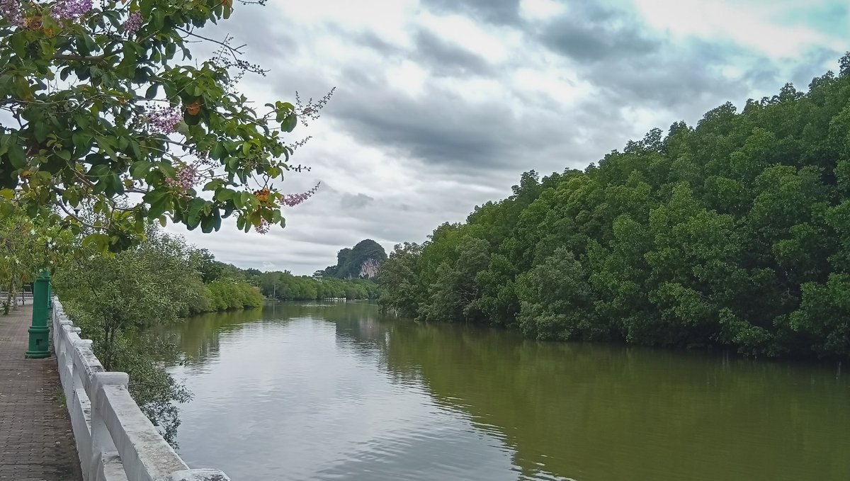 เมืองกระบี่วันนี้ 10am. ฟ้าครึ้มมาก ยังไม่มีฝนครับ <a href="/MrVop/">ѴѺҎ</a>