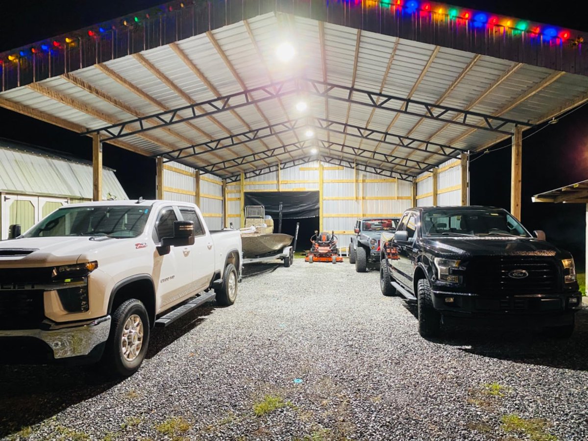JCLGLlighting's tweet image. "Installed four 150 amp in a 30x50 pole barn with 15’ at the gable. Seem to be very well built. Plenty bright!" 

 SHOP NOW:jclgl-led.com/products/jc-lg…  #indoorlights #garagelighting #HighBayLights #HighBayLights #LED #lightingupgrade