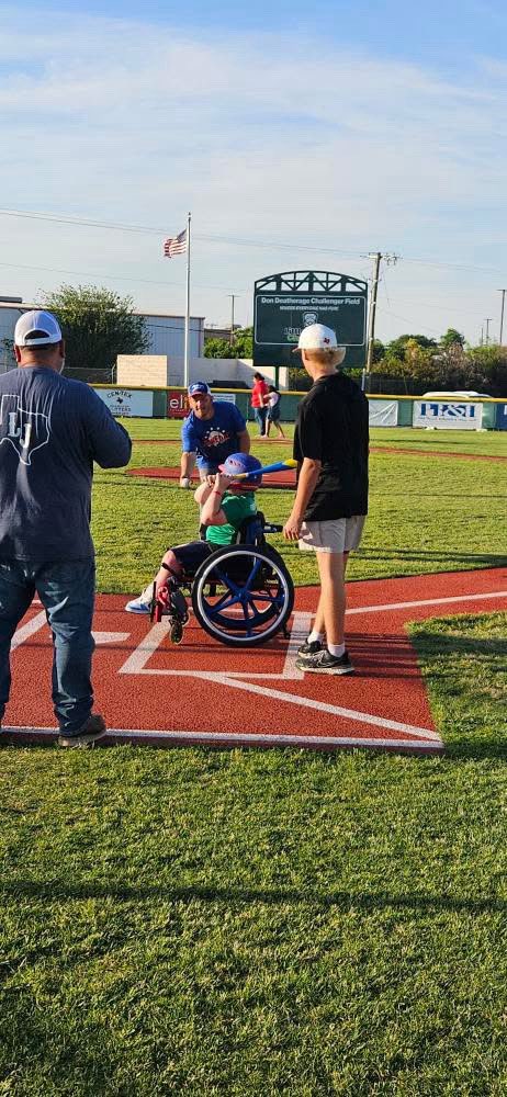 Lorena_Baseball's tweet photo. Had a great time tonight working with the Challenger League.  Always a fun night making memories and helping the kids out! https://t.co/8gD10IXvri