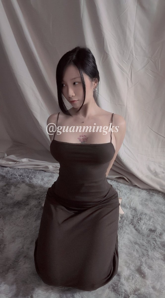 guanmingks's tweet photo. 《你要的腰臀比嗎?》
.
最近遇到有趣的事,近期陸續認識了一些推特朋友,他們不約而同的和我說「一開始以為你是假帳號,所以不太敢追蹤和互動。」
唉、我就當作你們在稱讚我美麗的太不真實了,嗚呼、原諒你們了♥️
#IG不敢發的臭美照 #健身女 #翹臀 #workout #fitness #Modol #外拍 https://t.co/WhQzNBwjPS