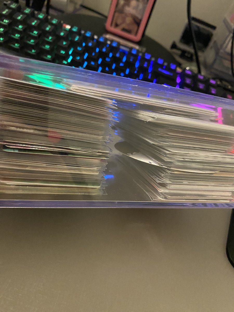 byminacraft's tweet photo. comprem de mim pfv, não aguento mais guardar card 😭

tem tudo aí: gg, bg, grupo que não é mais ativo, grupo famoso, grupo não famoso, grupo desconhecido, polaroid, postcard, photocard, id, 3x4, regular, pob e contando… https://t.co/G2fBRC7YVi