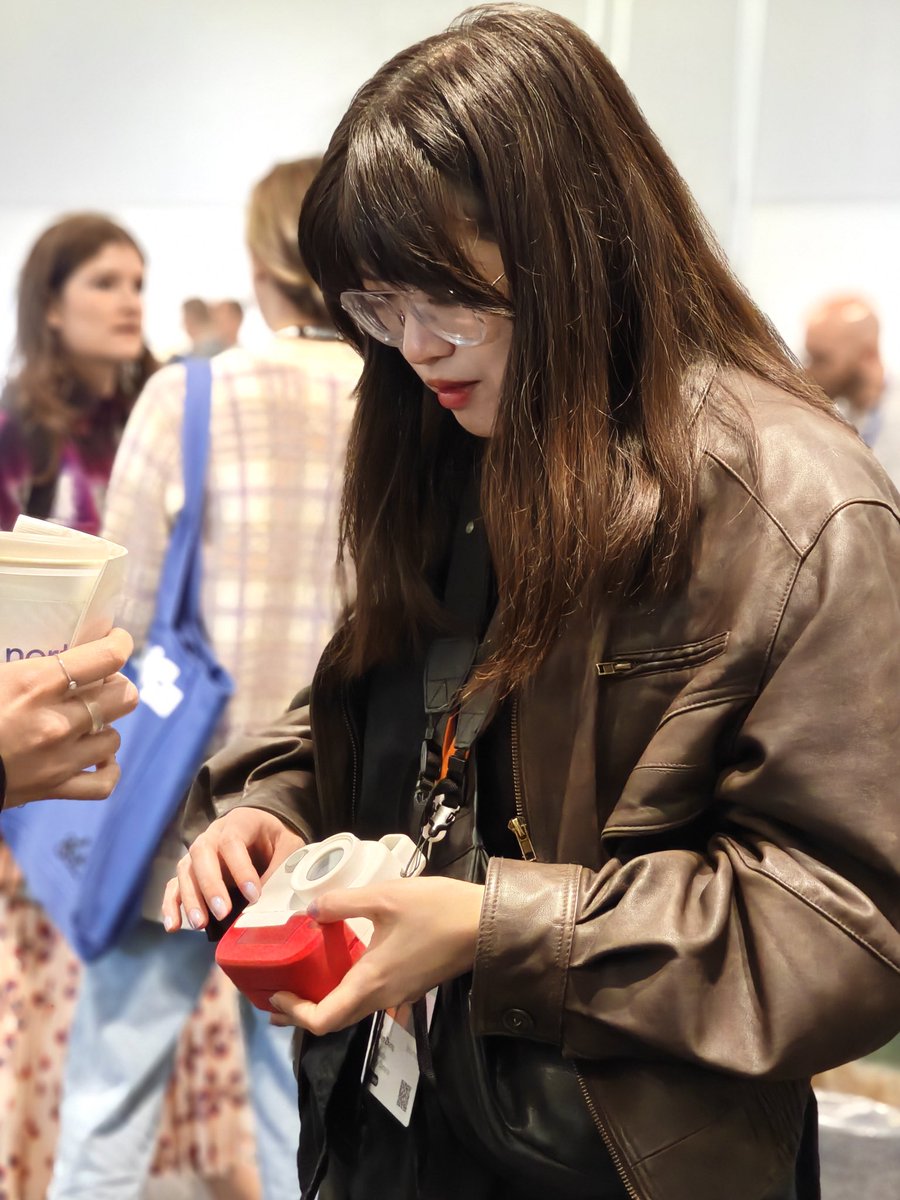 maydzhou's tweet image. running into @kelin_online at #Config2025 and getting a poem was one of the best unexpected moments
just watched their talk on my flight back to nyc, the raw conflicts in creative collaboration is too real
my 👼 is telling me I need to get this camera for @fof_newyork events