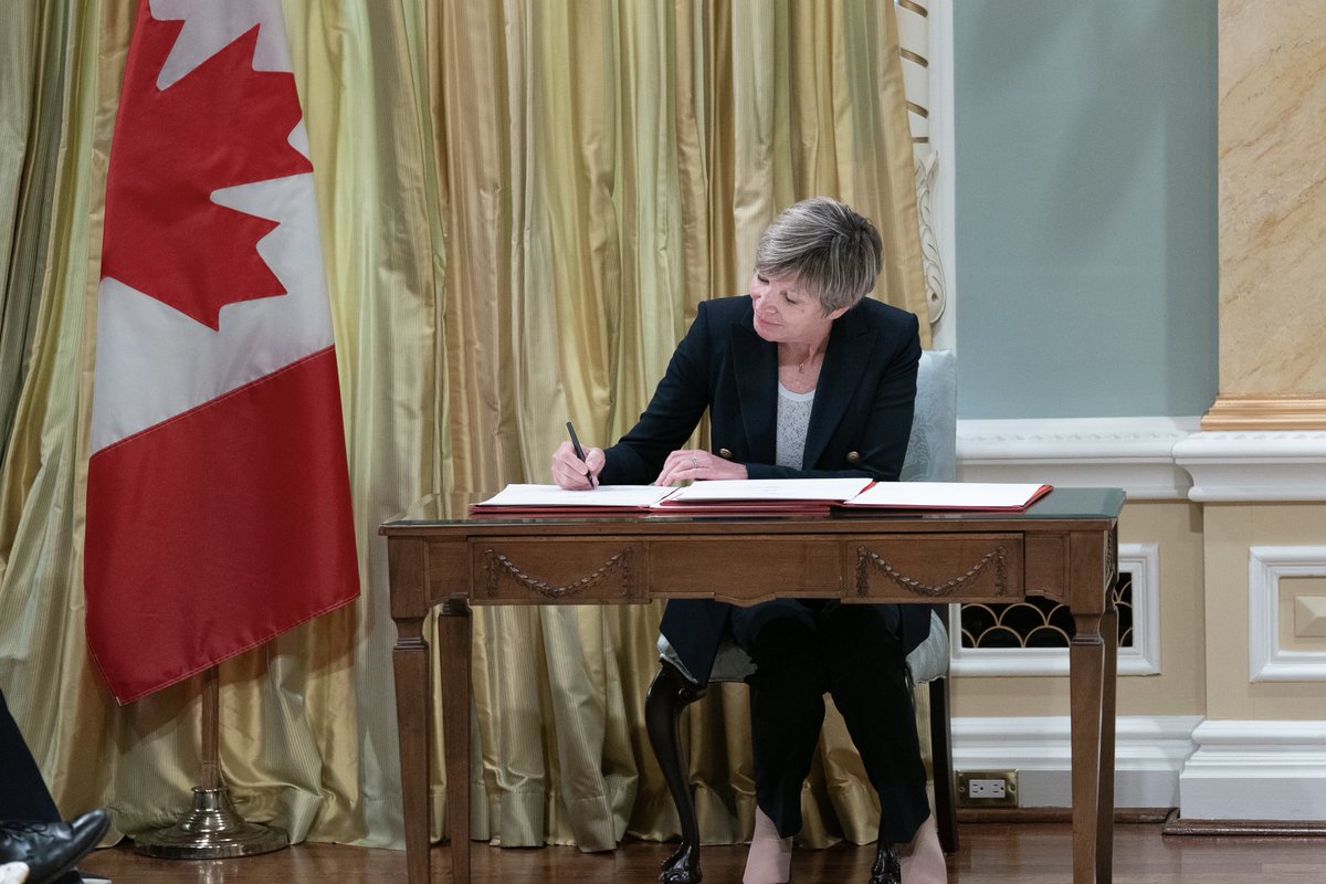 EleanorO_MP's tweet image. An incredible honour to be sworn in to serve in PM @MarkJCarney’s Cabinet as Minister of Emergency Management and Minister Responsible for Prairie Economic Development Canada. I will work hard for my constituents,
for Albertans, and for all
Canadians. #cdnpoli