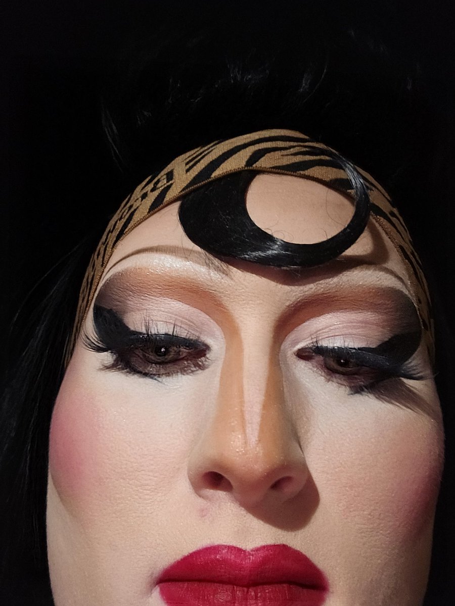 avarice_drag_'s tweet image. Got any games on your phone?