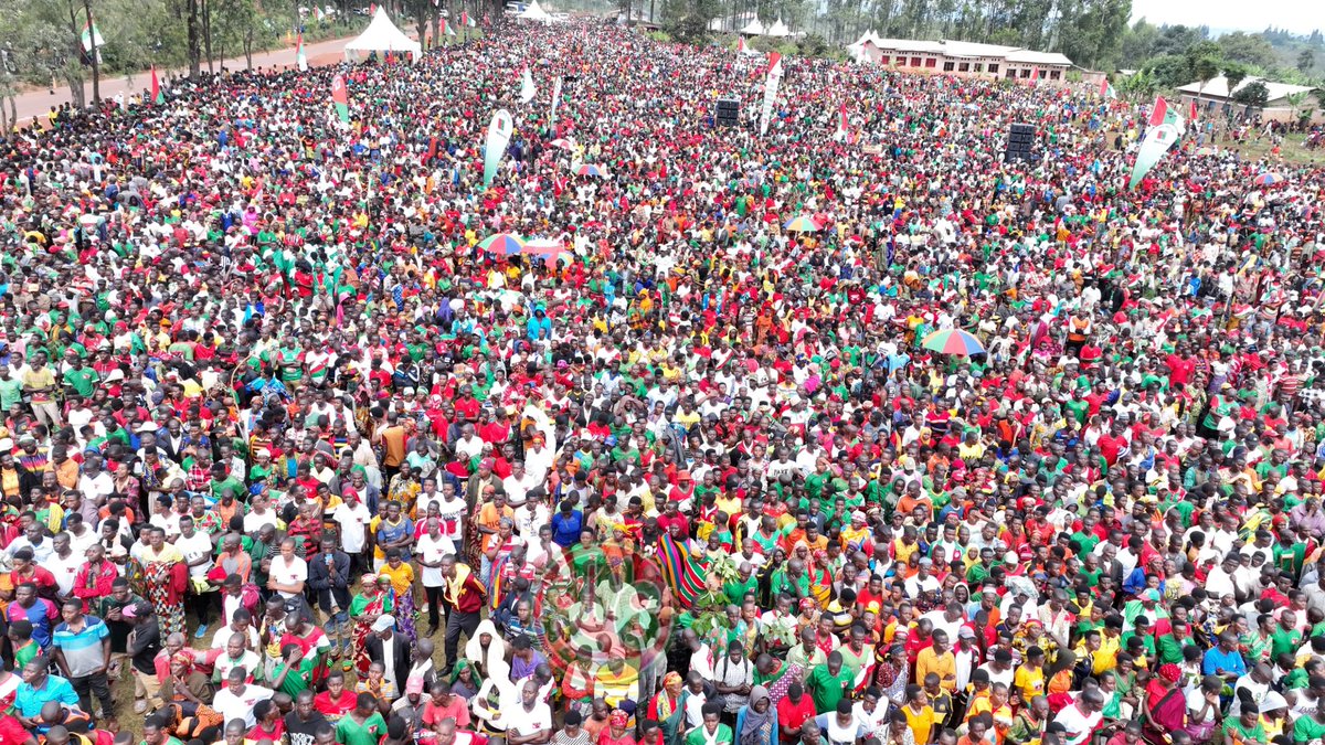 #Burundi: Dans son Discours, le Secrétaire Général du parti <a href="/CnddFdd/">CNDD-FDD</a>, Révérien Ndikuriyo, a indiqué que la campagne électorale a été lancée dans la Province de Butanyerera pour rendre hommage à feu Président Pierre Nkurunziza,« Visionnaire Permanent » du parti #CNDD-FDD. Selon