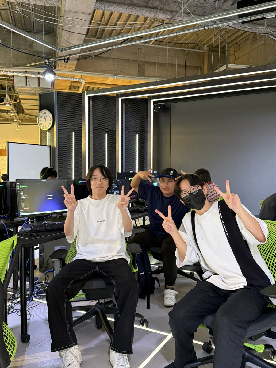 授業前の1枚V(,,＾∀＾,,)V
頑張るぞー！

#eスポーツ高等学院
 #クマモトeスタジアム