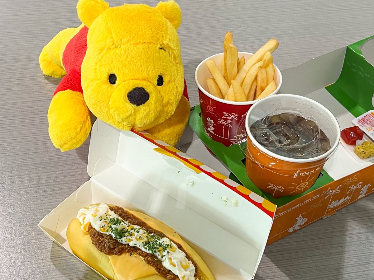 食べたかった、スペシャルー！😋
キーマカレー、チーズ、コーンのマヨネーズ風味🌭