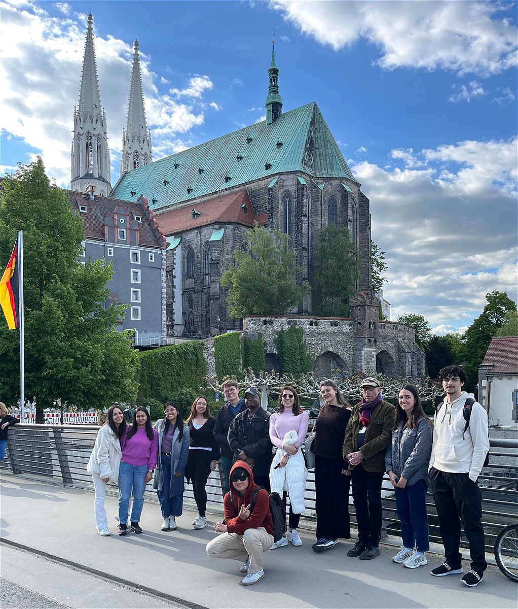 Under sunny skies in Görlitz, we wrapped up the OnlineMarketingChallenge  Bootcamp 2025 — and what an inspiring journey it’s been! With over 35  participants representing more than 20 nationalities, this year’s OMC is  breaking all records! wifa.uni-leipzig.de/en/sept-compet…