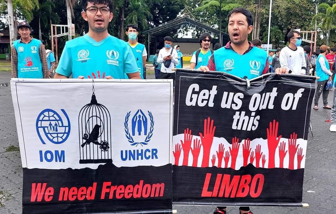 NaazYassa's tweet photo. For the immigrants trapped by the dark global politics trapped in Indonesia, I ask for prayers and success in this humanitarian campaign.

#End13YearsInLimbo_Indonesia https://t.co/9dUgoSZhkA