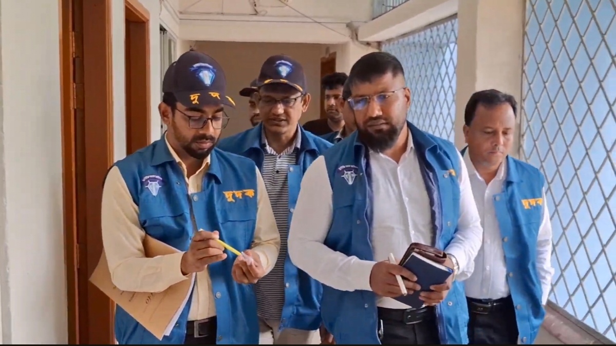 মাদারীপুর সদর হাসপাতালের দরপত্রে অনিয়মের অভিযোগে দুদকের অভিযান পরিচালনা