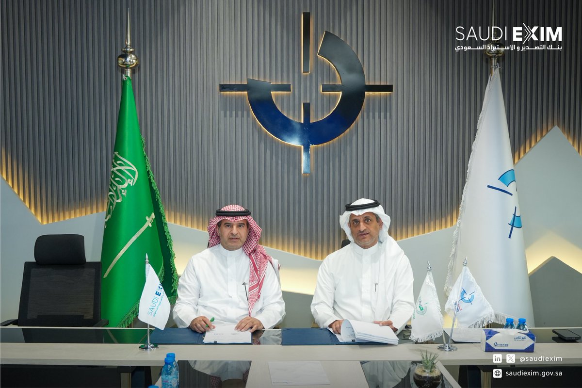 SaudiEXIM's tweet photo. الرياض | 🇸🇦

وقع #بنك_التصدير_والاستيراد_السعودي وثيقة تأمين ائتمان صادرات مع شركة منيف للتعبئة والتغليف، وذلك لتغطية مخاطر عدم سداد المشترين الدوليين بالخارج، وتمكين الشركة للتواجد في الأسواق العالمية.

وقّع الوثيقة كل من؛ مدير عام إدارة التأمين بالبنك أ. محمد البشر، والرئيس التنفيذي لشركة منيف للتعبئة والتغليف م. فيصل المنيف.

#توسع_عالمياً