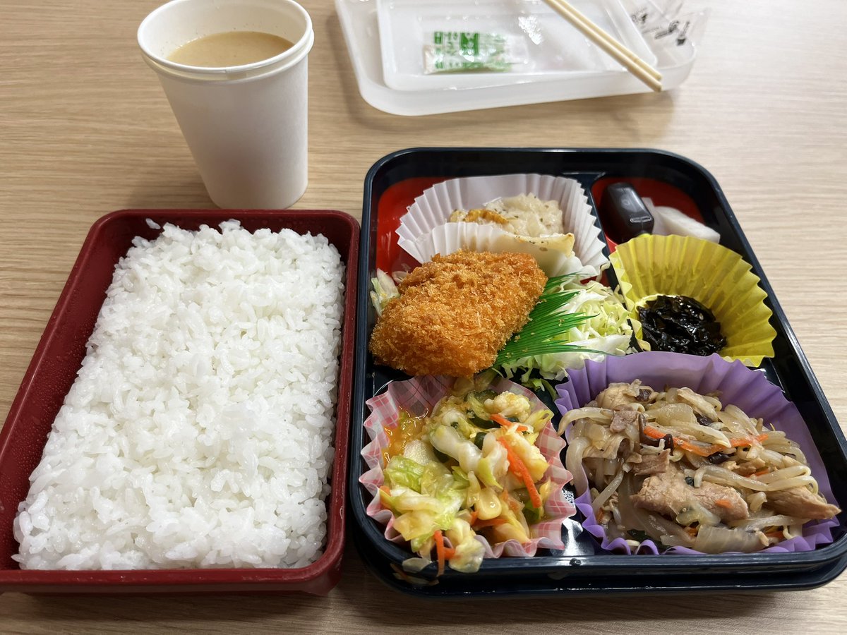 今日の仕出し弁当(^ ^)ノ
メインは何やろ(^ ^)？
#仕出し弁当