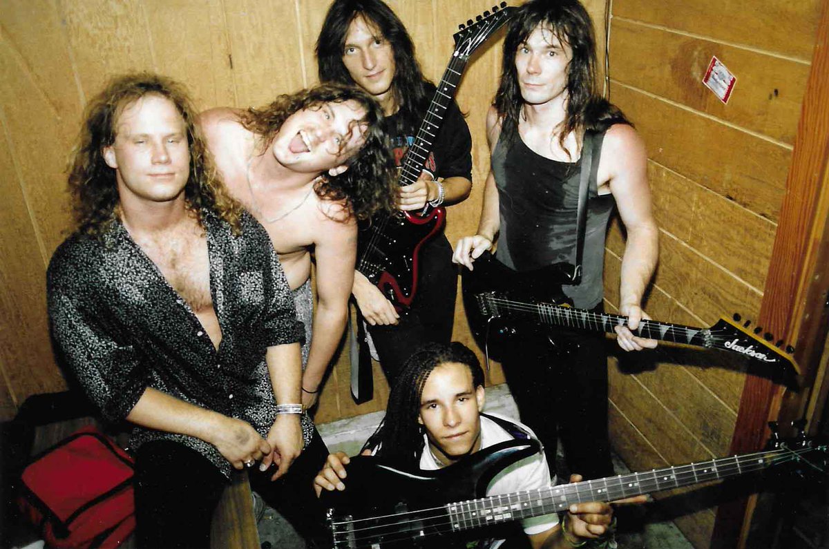 It's Thursday which calls for a throwback🤘