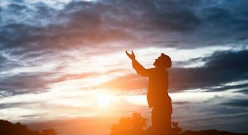 “Allah'ım bu Duaya amin yazan herkese; hayırlı kapılar aç, hayırlı rızık nasip et, hayırlı sevgi nasip et, hayırlı insanlar nasip et, hayırlı işler nasip et, hem dünyada hemde ahirette yüzlerini güldür.”