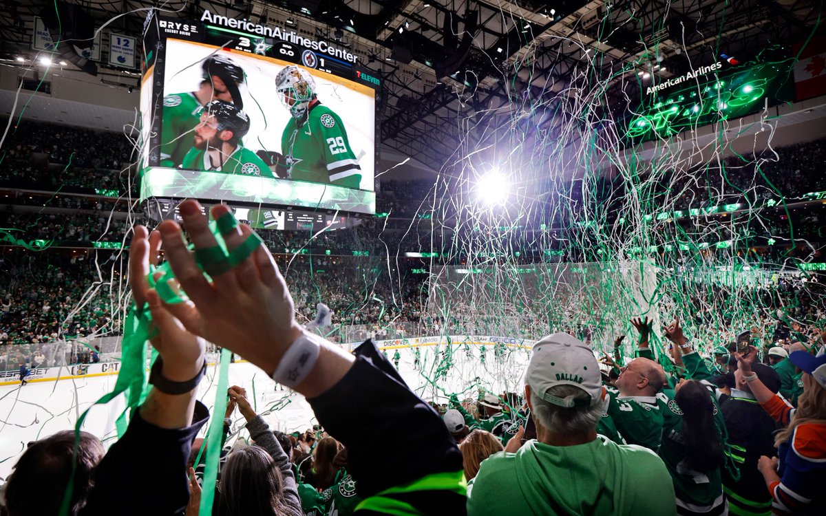 Hats off: Photos from Stars' Game 4 win over Winnipeg Jets 🧢🎓👒🎩📸

Full gallery: dallasnews.com/sports/stars/2…

<a href="/TomFoxPhoto/">Tom Fox</a> | #TexasHockey