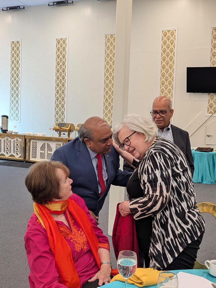 Prof. VIVEK KUMAR ( A World ranking Sociologist ) (@vivekkumarprof) on Twitter photo рдХреИрд▓рдЧреНрд░реА рд╡рд┐. рд╡рд┐. рдХрдирд╛рдбрд╛ рдореЗрдВ рдмрд╛рдмрд╛рд╕рд╛рд╣реЗрдм рдХреА рд╡рд┐рдЪрд╛рд░рдзрд╛рд░рд╛ рд╕реЗ рдкрд░рд┐рдЪрд┐рдд рдПрд╡рдВ рджрд▓рд┐рдд рд╣рд┐рддреЛрдВ рдХреЗ рд▓рд┐рдП рд▓рдбрд╝рдиреЗ рд╡рд╛рд▓реА рдХреИрдерд░реАрди рдХреЛ рдЕрдкрдиреА рдЬрдм рдордиреЗ рдЕрдкрдиреА рдХрд┐рддрд╛рдм рднреЗрдВрдЯ рдХреАред рдХреИрд▓рдЧреНрд░реА рд╡рд┐. рд╡рд┐. рдХрдирд╛рдбрд╛ рдореЗрдВ рдмрд╛рдмрд╛рд╕рд╛рд╣реЗрдм рдХреА рд╡рд┐рдЪрд╛рд░рдзрд╛рд░рд╛ рд╕реЗ рдкрд░рд┐рдЪрд┐рдд рдПрд╡рдВ рджрд▓рд┐рдд рд╣рд┐рддреЛрдВ рдХреЗ рд▓рд┐рдП рд▓рдбрд╝рдиреЗ рд╡рд╛рд▓реА рдХреИрдерд░реАрди рдХреЛ рдЕрдкрдиреА рдЬрдм рдордиреЗ рдЕрдкрдиреА рдХрд┐рддрд╛рдм рднреЗрдВрдЯ рдХреАред