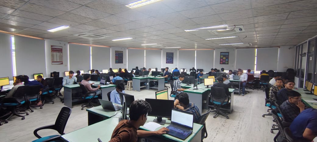 shardauniagra's tweet image. ๐ Sharda University Agra celebrated #NationalTechnologyDay with a high-energy Hackathon (Codathon) on @HackerRank! ๐ป
100+ B.Tech/BCA/MCA students battled through coding challenges under ASET & IIC guidance. Future tech leaders in action! ๐ฎ๐ณ
#Hackathon2025 #CodeForIndia