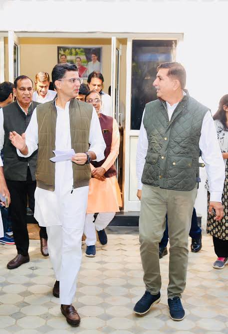 PilotForCm's tweet photo. दो भाई दोनों तबाही 
@SachinPilot @Barmer_Harish https://t.co/JrYCbGXQ8v
