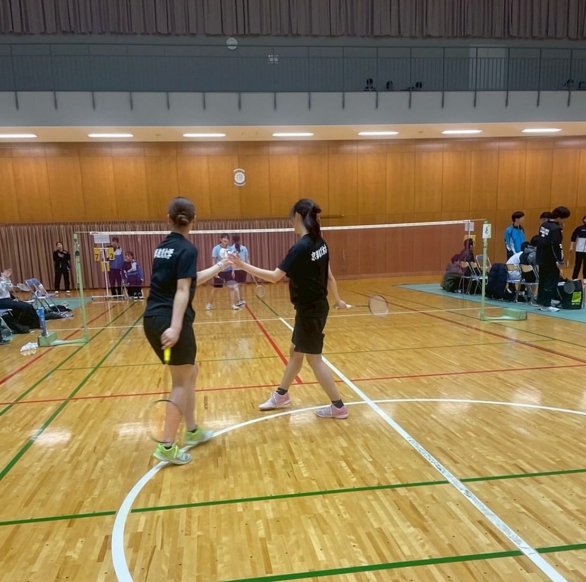 4月に京都学生バドミントンリーグ戦大会が開催されました！
女子は2部で3位、男子は3部で3位という成績を残すことができましたが
苦しい場面もありましたが、粘り強く、チーム一丸となり最後まで全力で戦い抜くことが出来ました！
皆様の応援、ありがとうございました♪