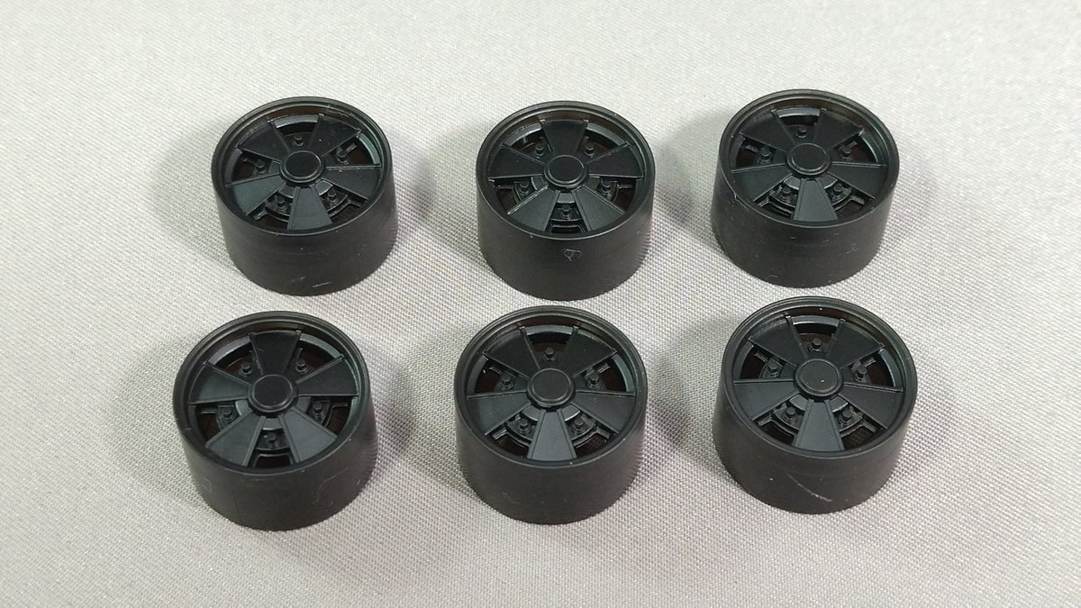 modelerKitazawa's tweet photo. 先日購入した #ハセガワ の67 #ビートル に履かせるホイールが届いた。 #Factory141 さんの3DプリントのBRM風ホイール。積層0.01㎜でオーダーしたので、段差まったく無し。これはカッコ良くなりそうだ😍 https://t.co/01sQ73CT3S