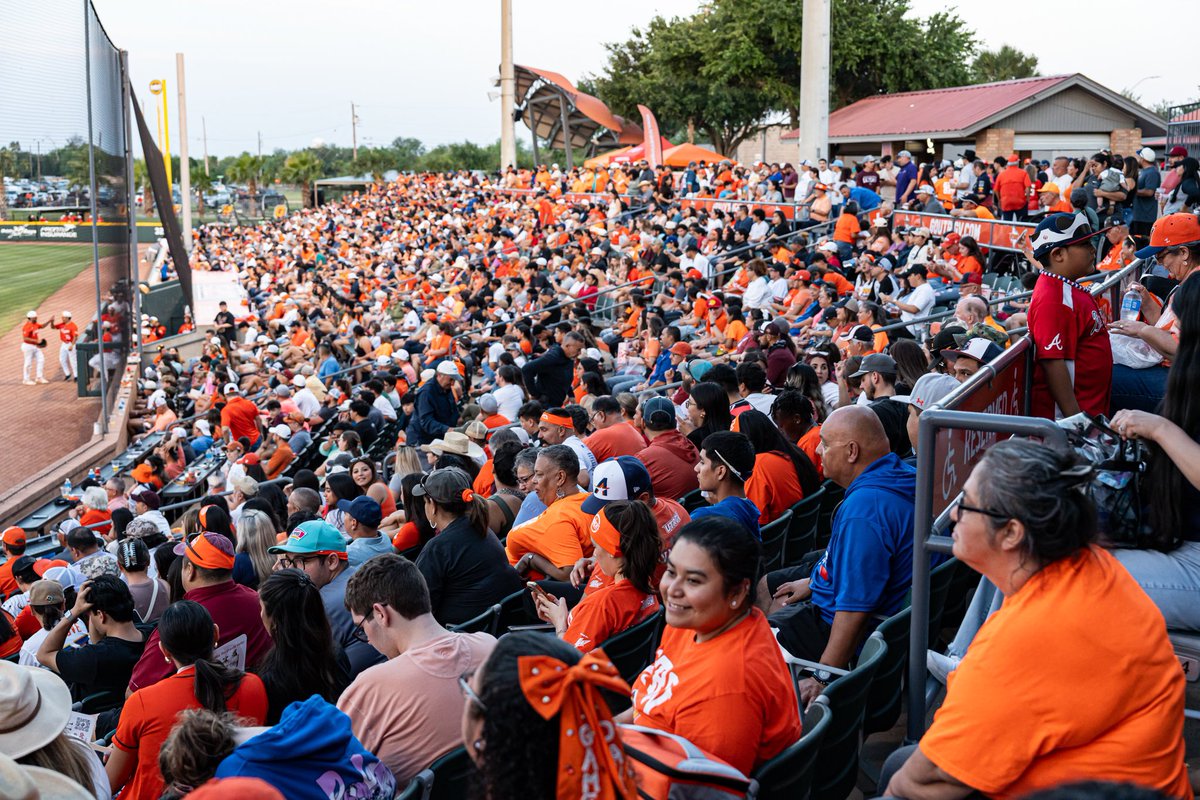 UTRGV Baseball (@utrgvbaseball) on Twitter photo Best fans in the NCAA 🫶🏻
Thank you to all 6,189 fans for making it a great night 🧡
#UTRGV #RallyTheValley #EarnedEveryDay Best fans in the NCAA 🫶🏻
Thank you to all 6,189 fans for making it a great night 🧡
#UTRGV #RallyTheValley #EarnedEveryDay