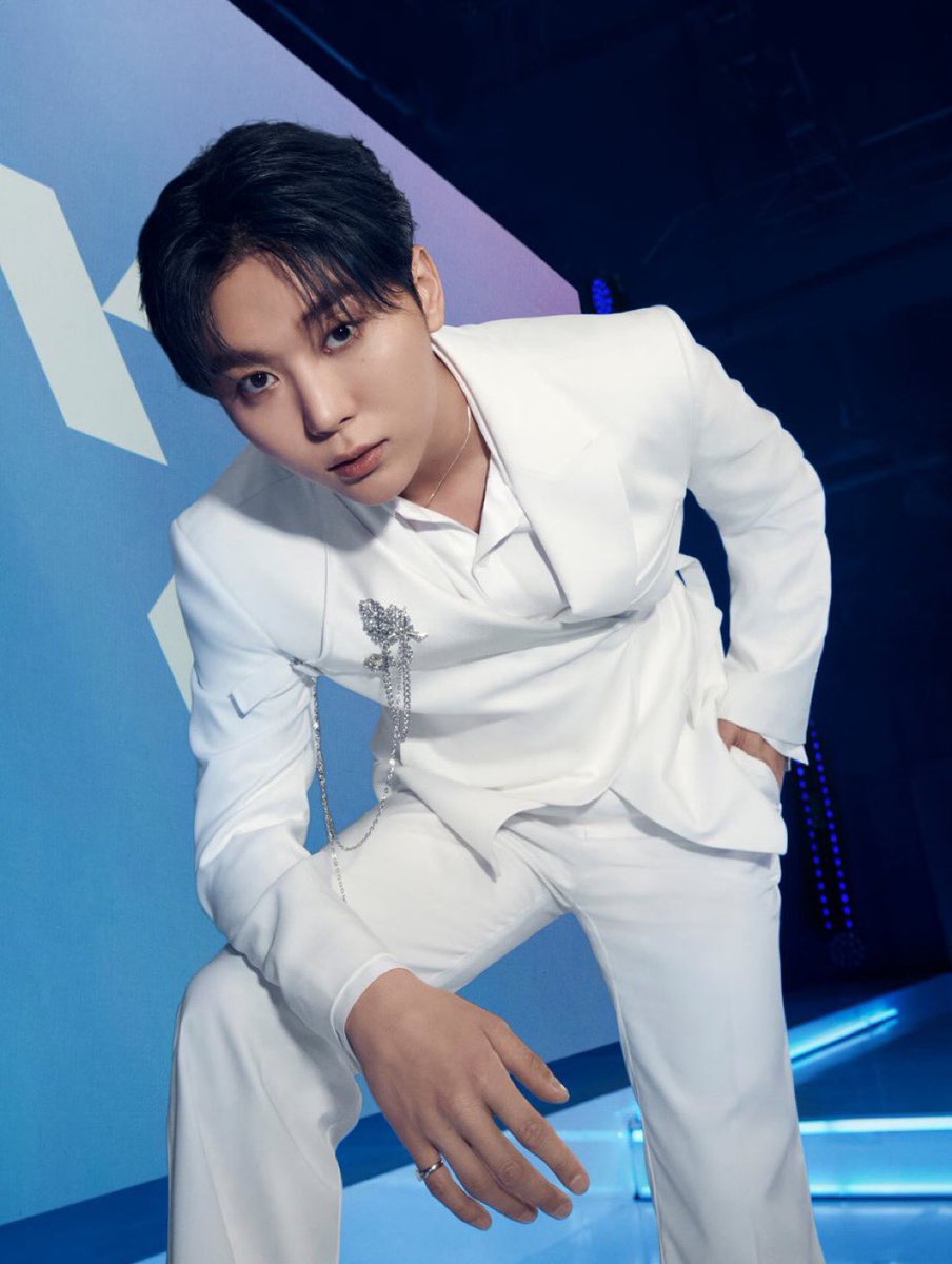 do you ever 그냥 보고 him and be like… 와 진짜 잘생겼다 like 어떻게 is that 얼굴 even real?? my 심장 그냥 멈춰 for a second and i’m like 제발 이거 is too much… i’m literally 그냥 sitting 여기, 숨 못 쉬겠어, 생각ing about 어떻게 one 사람 can be this 완벽해 ㅠㅠ