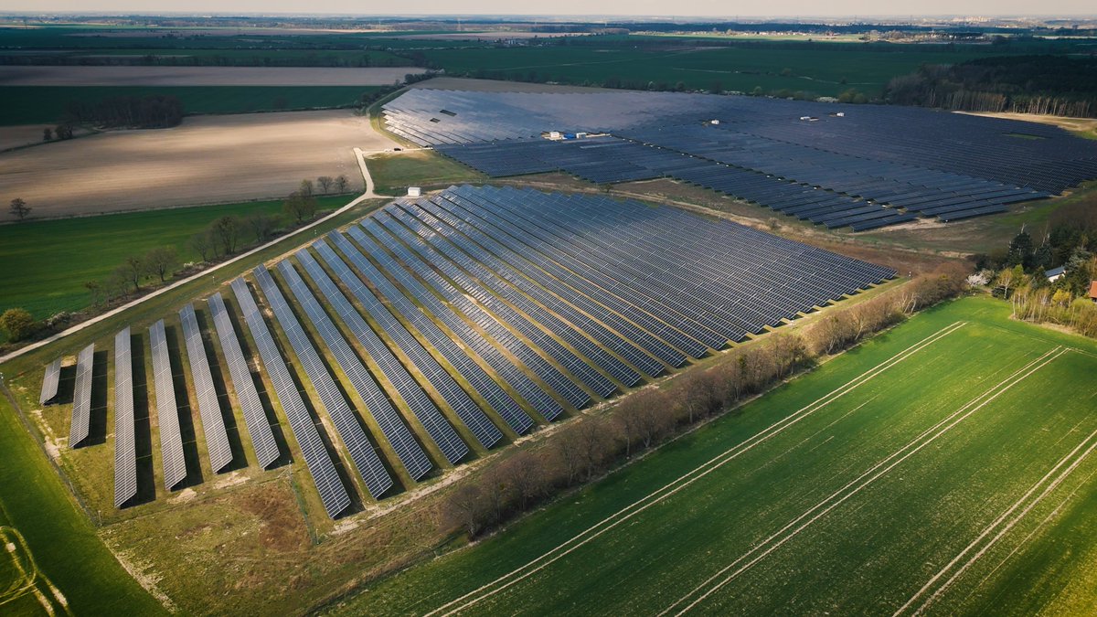 Qair wdraża nowoczesną technologię śledzenia w najnowszej elektrowni fotowoltaicznej Rokietnica o mocy 30 MW

⭣
tinyurl.com/2y37asfv