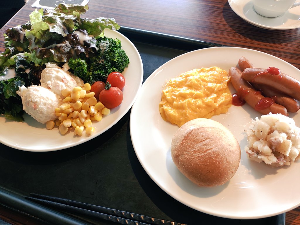 yukk_run's tweet image. 今朝は10キロ(4&apos;33/km)走りました。
ここ最近は、あまり走れていなかったので体の状態を確認しながら🏃‍♂️

最近、月に２回くらいビュッフェに行ってる😊
今回のメインはハーゲンダッツ✨
自分で好きなだけ丸めてポン
合計で13個！
いくつ食べてもうまかった