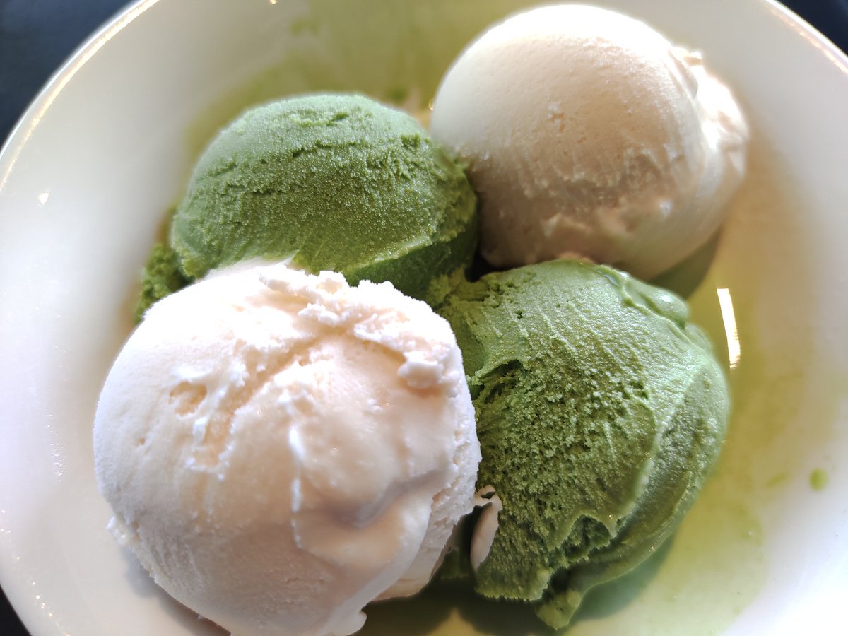 yukk_run's tweet image. 今朝は10キロ(4&apos;33/km)走りました。
ここ最近は、あまり走れていなかったので体の状態を確認しながら🏃‍♂️

最近、月に２回くらいビュッフェに行ってる😊
今回のメインはハーゲンダッツ✨
自分で好きなだけ丸めてポン
合計で13個！
いくつ食べてもうまかった