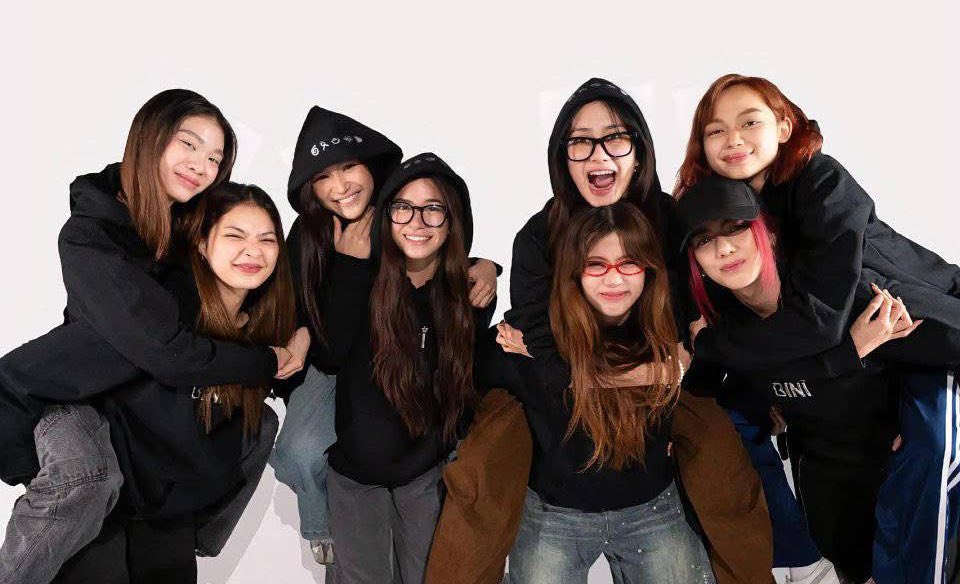 andrada_mae's tweet image. Safe skies, stay healthy &amp;amp; enjoy the world tour girls! 🩵💚💛🧡🩷❤️💙💜

BINI GOING GLOBAL

#WaloHanggangWorldTour
#BloomsSendOffBINI #BINI