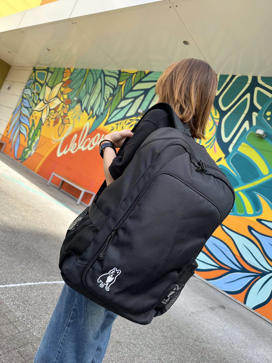 pandiani_shop's tweet photo. 大容量のバックパックのご紹介🎒
🔷p1バック+2バックパック
（CP24A52）
約H53×W32×D19cm
シンプルなワンポイント刺繍デザインなので、シーンを選ばずに色々な場面でお使いいただけます☺️

#soccerjunky 
#サッカージャンキー
#バックパック https://t.co/B2wjh8a3cn