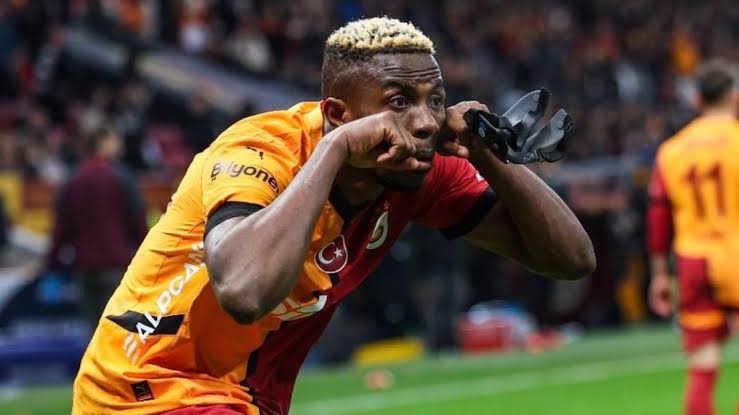 #BugünGünlerdenGALATASARAY #StayWithUsOsimhen <a href="/victorosimhen9/">Victor Osimhen</a>  daha çok ağlatacağımız takım var osi