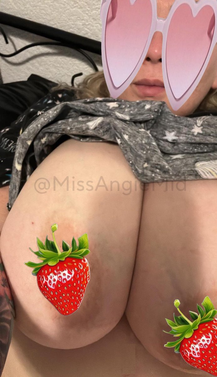 MissAngieMid's tweet photo. De mí para ustedes. En mi previo a tocarme delicioso y dormir. https://t.co/rdkUk0sT8K