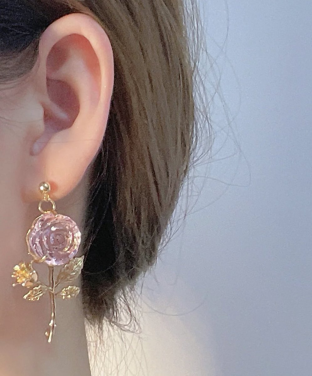 aesttics's tweet image. rose earrings