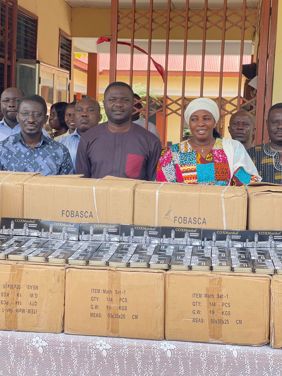 Simon_Ampaabeng's tweet photo. Yesterday, I joined the MCE and our party chairman to donate mathematical sets to the Municipal Education Directorate,to support student in both public and private schools across the municipality. Education is a shared responsibility,and we’re committed to doing our part. https://t.co/eAN12sZya1