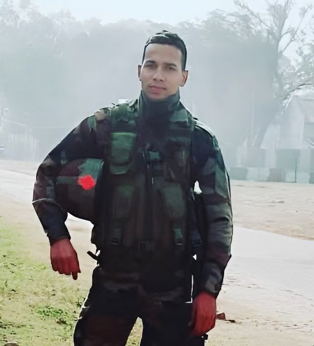 sunaina_bhola's tweet image. Heartwrenching 💔

BSF Constable #RambabuSingh From Siwan Bihar,  who Was Injured On 9 May in Cross-Border Firing In Jammu during #OperationSindoor.
This Morning He Succumbed and attained Veergati.

Om Shanti 🙏

#IndianBorderSecurity #IndiaPakistanWar #KiranaHills #SindoorYatra