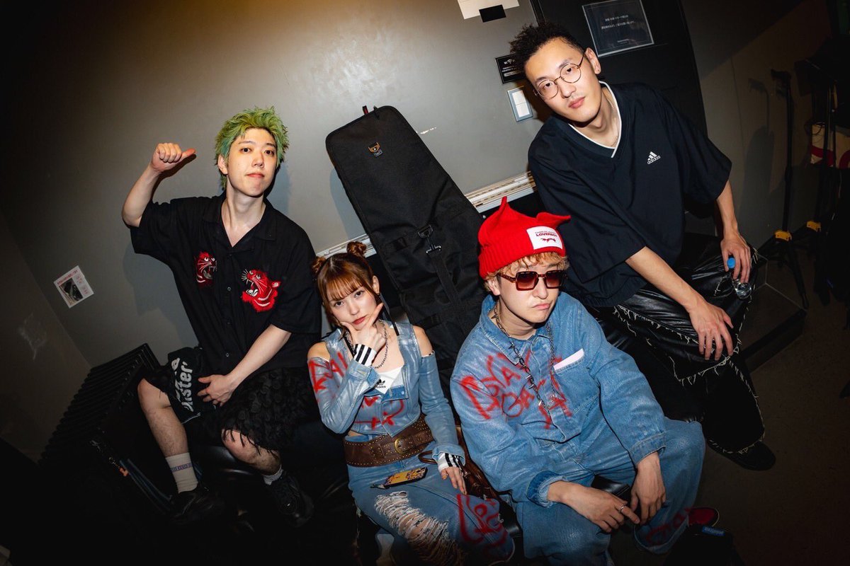 royalgal_JP's tweet photo. 昨日はTOKIO TOKYOありがとうございました！！✨

次は5/22下北沢ReGでお待ちしております！！⚡️⚡️⚡️

Support  Musicians
Bass/村山努 @Chiripon_bass
Drum/荒山諒 @ryoarayama

📷 木下航 @kinoWtr

#ロイヤルギャル https://t.co/L2xuSNZ98J