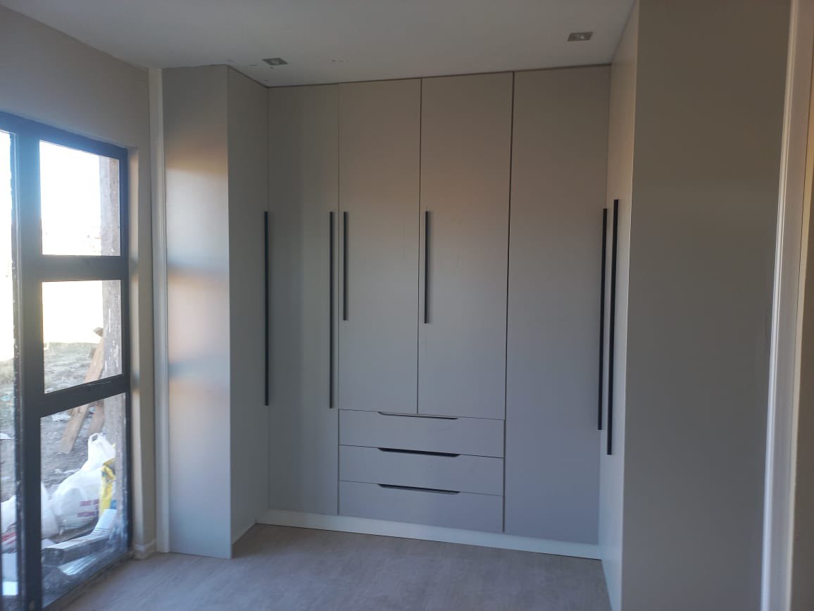 SeberekaneQ's tweet image. Le li Otropo tseo hleng matebele ke kopa mosebetsi.  (wardrobe)    #LStwitter