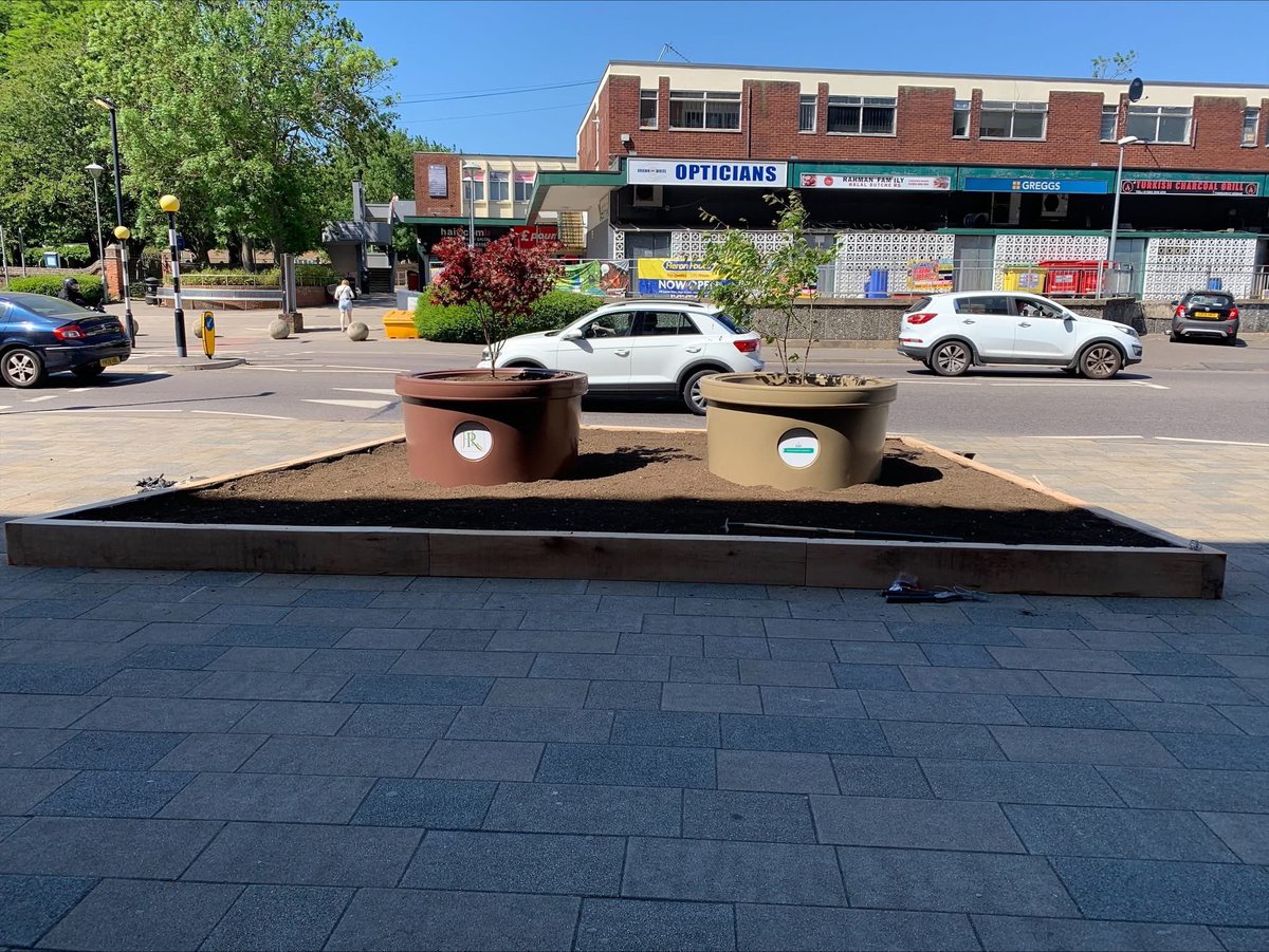 🌿👷‍♀️ Day 1 Done! Teamwork makes the dream work! 👷‍♂️🌿

We’re off to a fantastic start 🤩

🌟 Thanks <a href="/letstalkcentral/">Central Bedfordshire Council</a> and the UK Shared Prosperity Fund (UKSPF) for making this transformation possible. We received so many positive comments today ☺️
 #HRinBloom #OurBloom